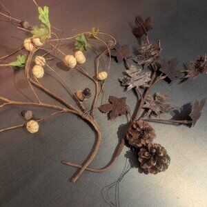 Autumn Wire Wreath Decor Accents Acorn Pumpkin Fall Leaves